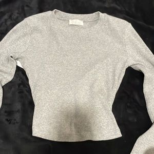 Artiza long sleeve heather grey shirt!